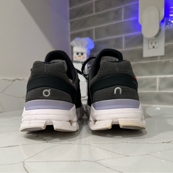 ON Cloudswift. Women's Size 10. Color Purple And Black. - Picture 7 of 10